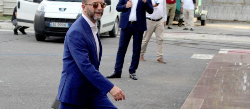 “Ne tërheqim karrocën e ekonomisë”, 21 shoqata biznesi i përgjigjen zv/kryeministrit: Z.Braçe, biznesi nuk është gjakpirësi i popullit!