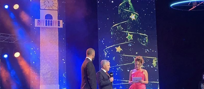 Kryetari i FEMSH, z. Nagib Fejzi, nderohet me çmim në spektaklin “Krishtlindje në Tiranë”